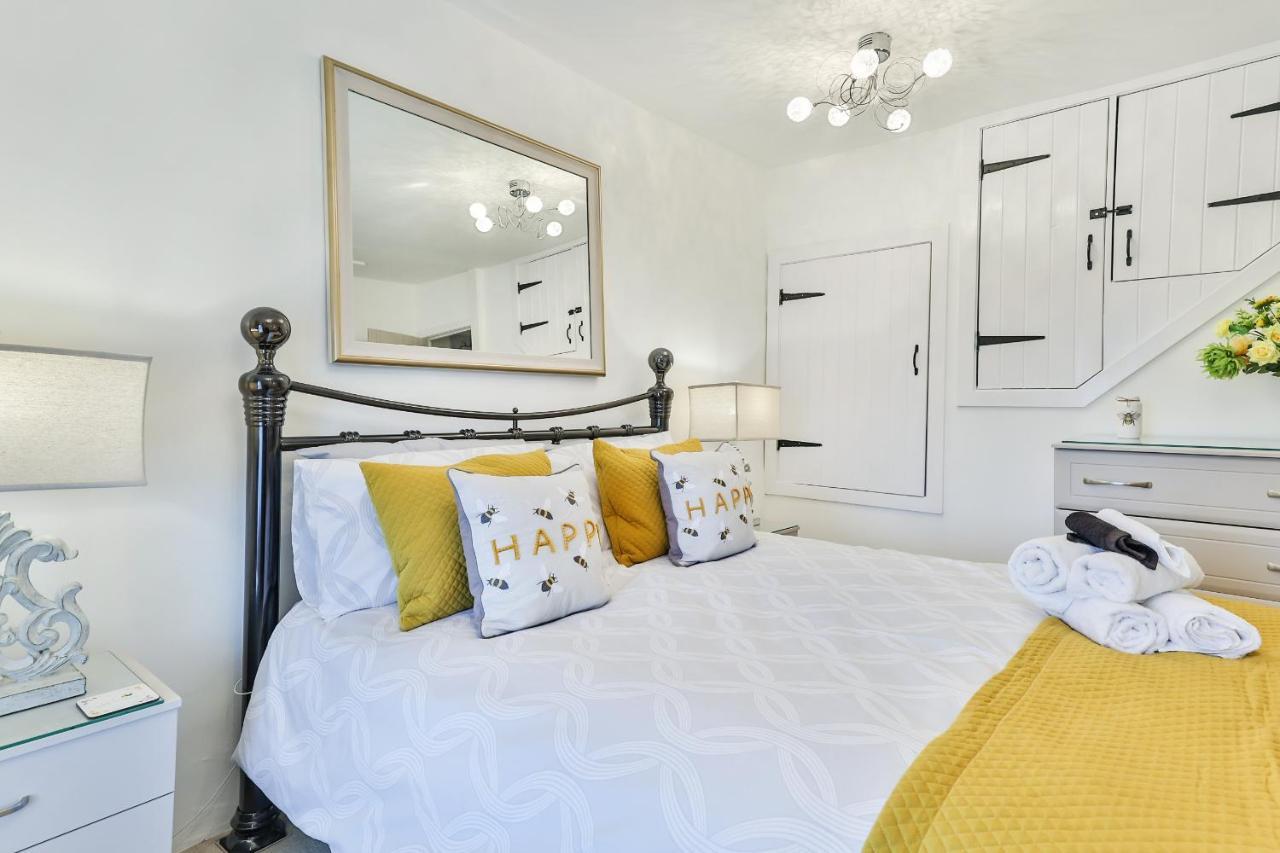 Finest Retreats - Bumblebee Cottage Pickering Bagian luar foto